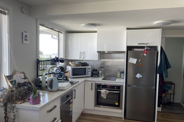 Photo of property in 92 Kelburn Parade, Kelburn, Wellington, 6012