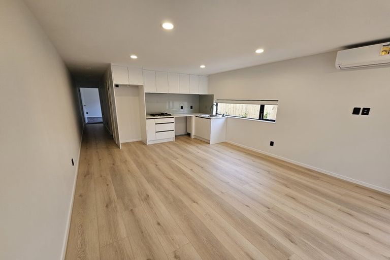 Photo of property in 2a Embling Place, Eastern Beach, Auckland, 2012