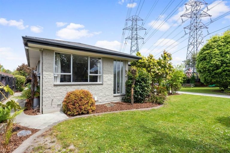 Photo of property in 25 Ambleside Drive, Burnside, Christchurch, 8053