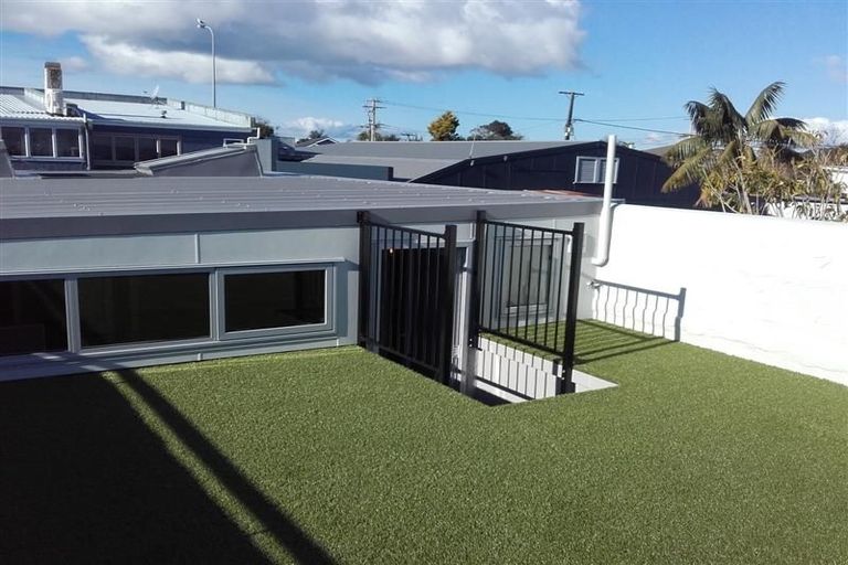 Photo of property in 4/63 Lake Road, Devonport, Auckland, 0624
