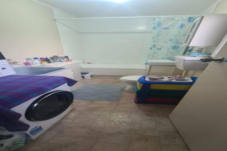 Photo of property in 1/68 Titirangi Road, New Lynn, Auckland, 0600