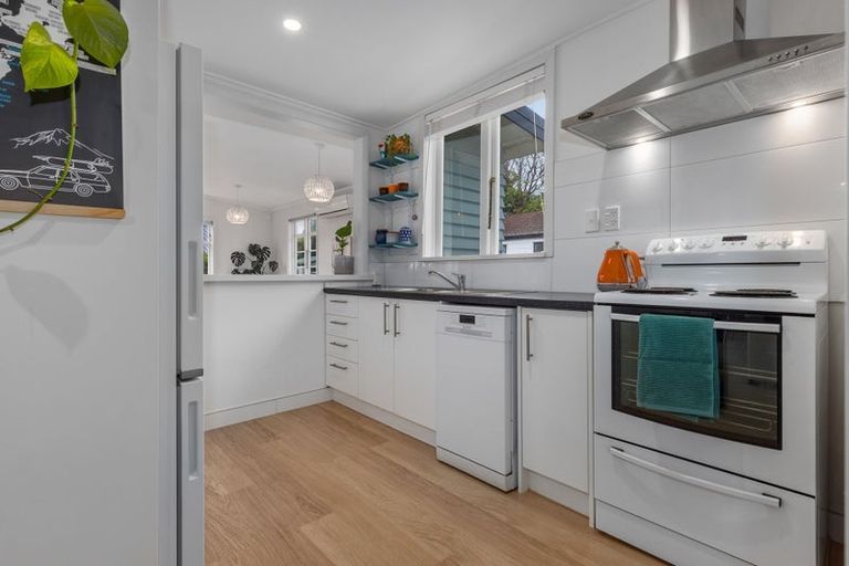 Photo of property in 53 Tiromoana Road, Raumati South, Paraparaumu, 5032