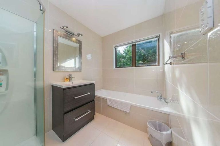 Photo of property in 2/72 Takutai Avenue, Half Moon Bay, Auckland, 2012