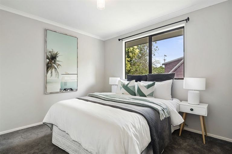 Photo of property in 2/14 Moxham Grove, Massey, Auckland, 0614