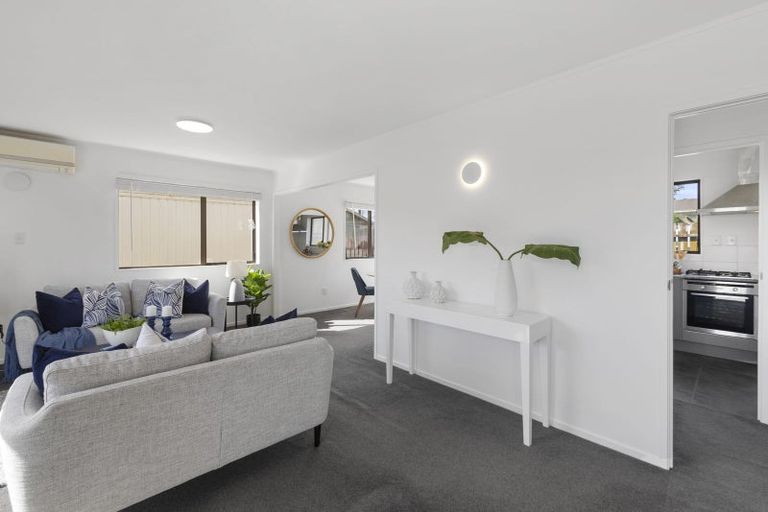 Photo of property in 2/237 Edmonton Road, Te Atatu South, Auckland, 0610