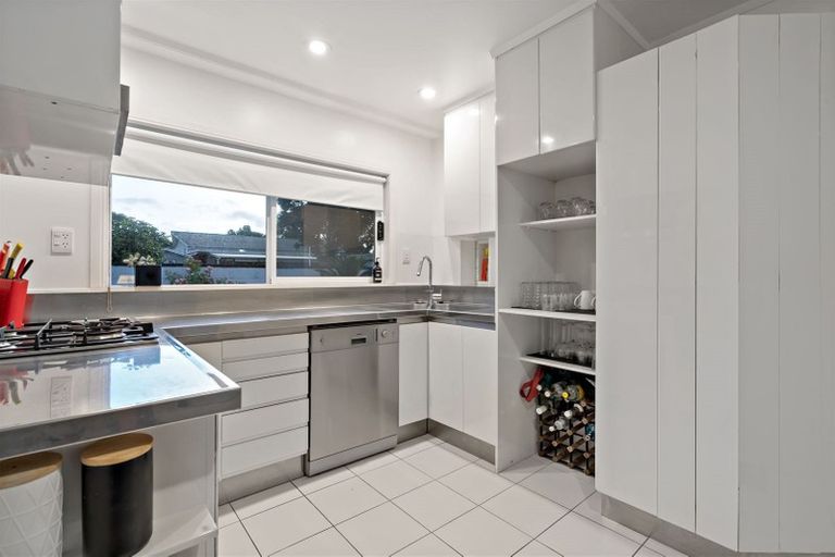 Photo of property in 6 Oakland Avenue, Papatoetoe, Auckland, 2025