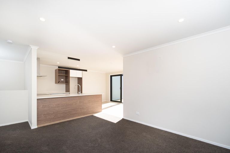 Photo of property in 2/65 College Road, Northcote, Auckland, 0627