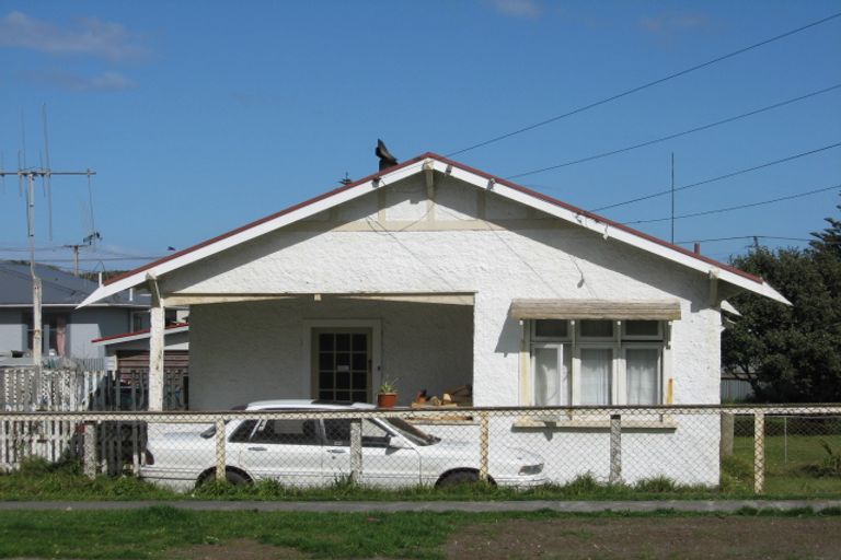 Photo of property in 3 Karaka Street, Castlecliff, Whanganui, 4501