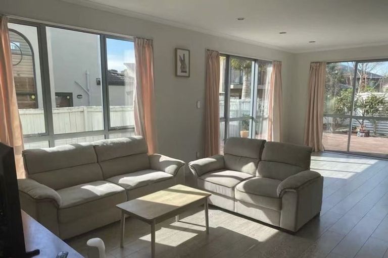 Photo of property in 35 South Kensington Way, Henderson, Auckland, 0612