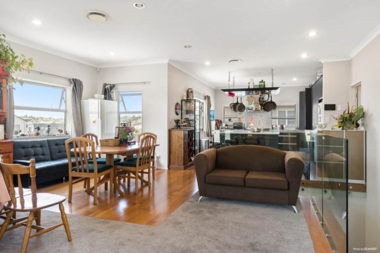 Photo of property in 15 Sawyers Lane, Silverdale, 0932