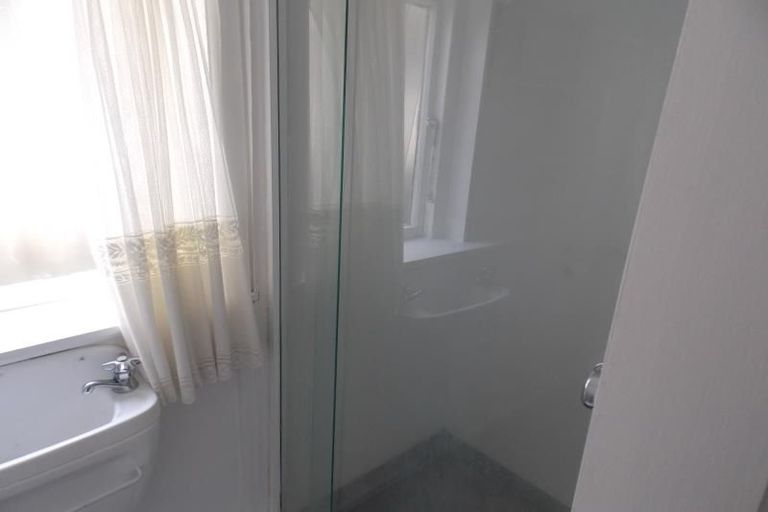 Photo of property in 142 Parkvale Road, Karori, Wellington, 6012