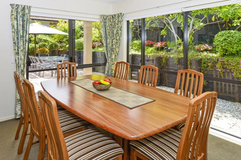 Photo of property in 6 Rising Parade, Fairview Heights, Auckland, 0632