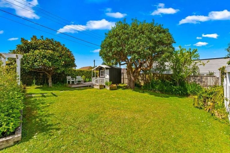 Photo of property in 11d Trinidad Road, Sunnynook, Auckland, 0620