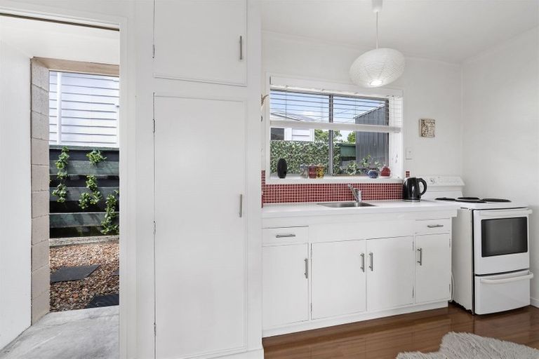 Photo of property in 3/28 William Bond Street, Stanley Point, Auckland, 0624