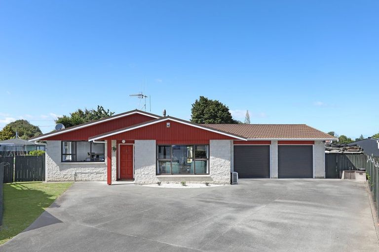 Photo of property in 8 Mansell Crescent, Bulls, 4818