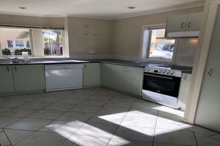 Photo of property in 2/137 Lakeside Drive, Orewa, 0931