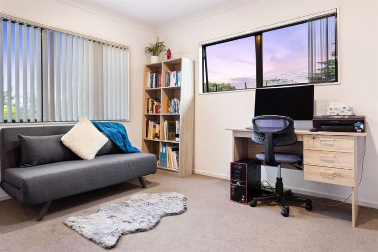 Photo of property in 49 Sturges Road, Henderson, Auckland, 0612