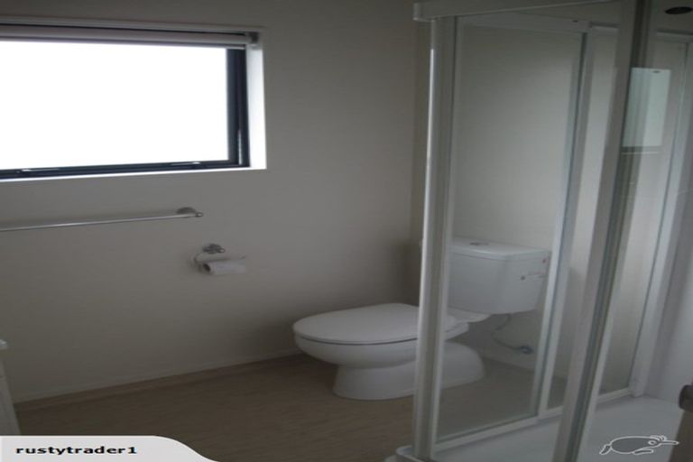 Photo of property in 21 Lantana Road, Green Bay, Auckland, 0604