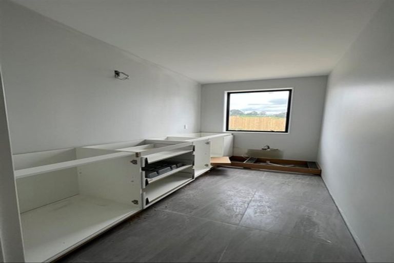 Photo of property in 16 Lumber Rise, Swanson, Auckland, 0614