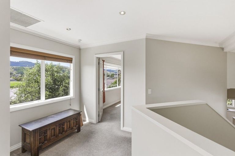 Photo of property in 10 Metzenthin Close, Raumati South, Paraparaumu, 5032