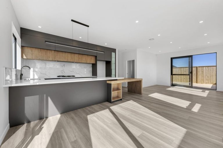 Photo of property in 77 Maungakaraka Road, Karaka, 2580