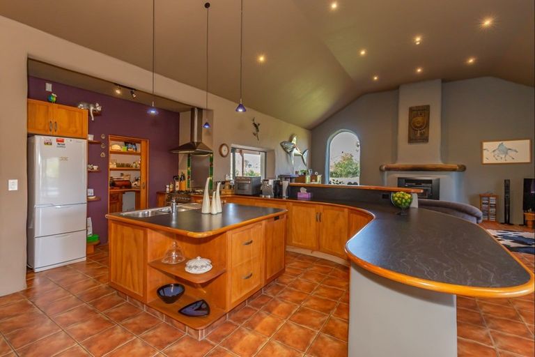 Photo of property in 100 Waihou Road, Levin, 5571