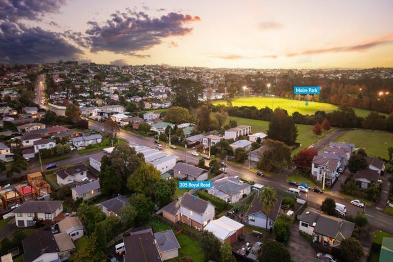 Photo of property in 305 Royal Road, Massey, Auckland, 0614