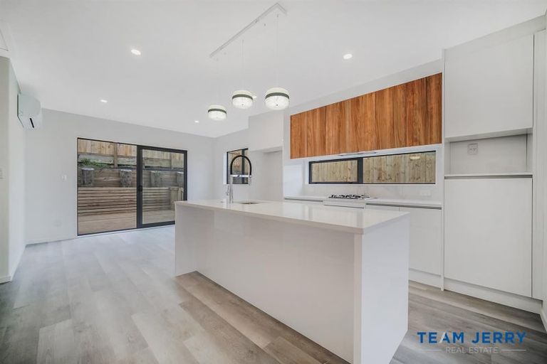 Photo of property in 40b Crestview Rise, Papakura, 2110