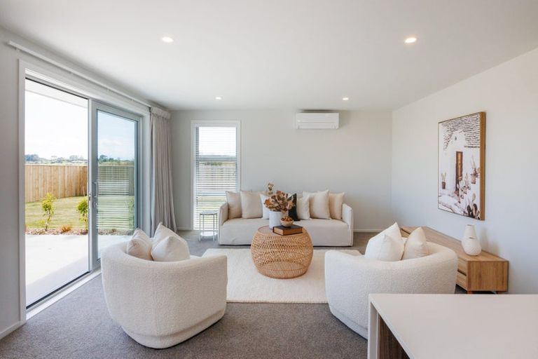 Photo of property in 68 Atlantic Drive, Fitzherbert, Palmerston North, 4410