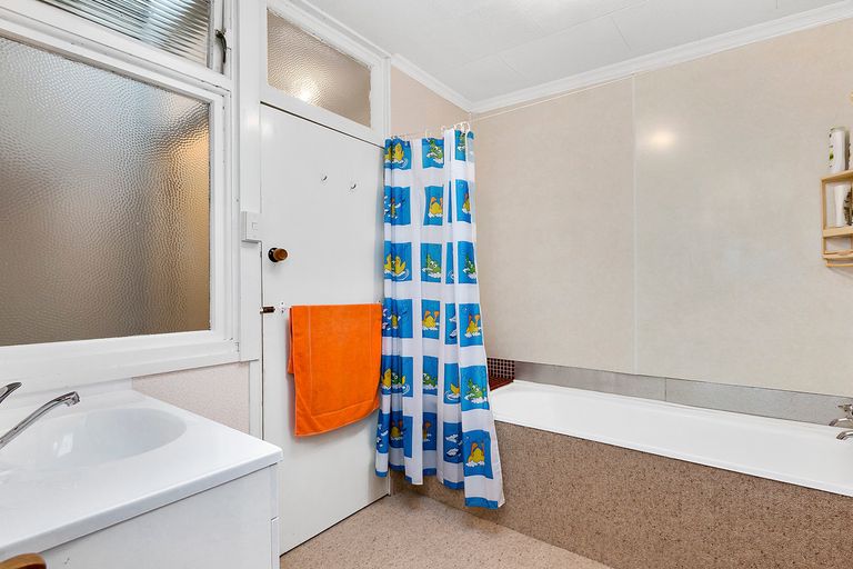 Photo of property in 63 Glendevon Place, Vauxhall, Dunedin, 9013