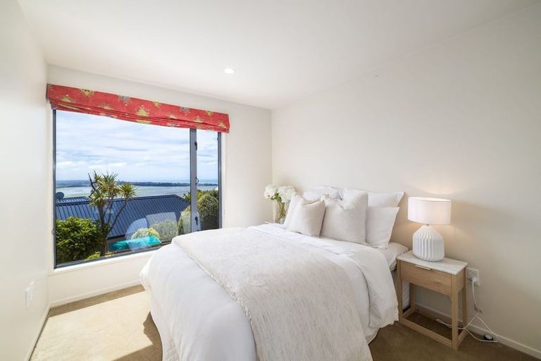 Photo of property in 6 Inverness Lane, Redcliffs, Christchurch, 8081