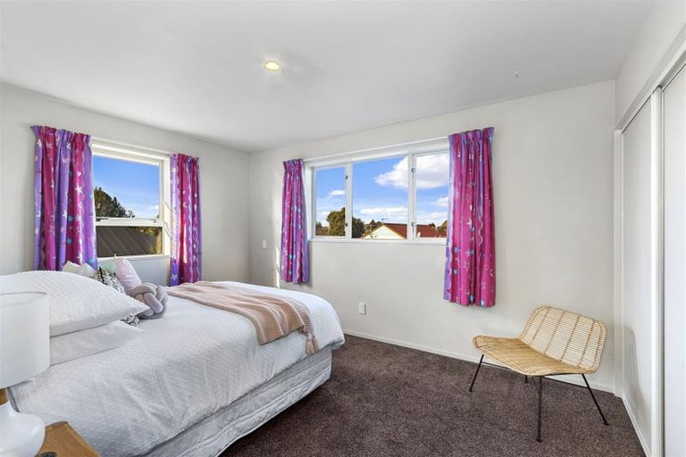Photo of property in 15 Dinglebay Place, Casebrook, Christchurch, 8051
