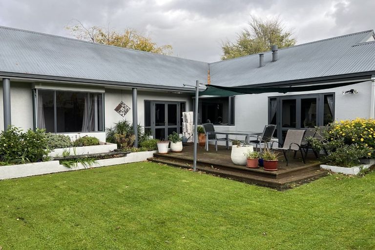 Photo of property in 21 Thornwood Place, Redwood, Christchurch, 8051