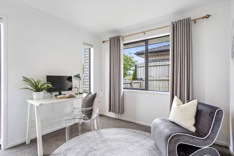 Photo of property in 32 Accolage Boulevard, Kumeu, 0810