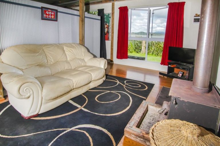 Photo of property in 100 Motukaraka Point Road, Kohukohu, 0491