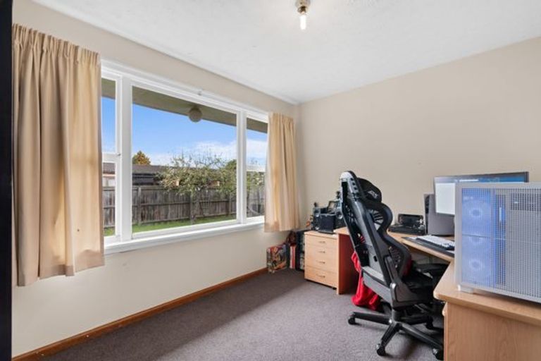 Photo of property in 2 Aileen Place, Upper Riccarton, Christchurch, 8041