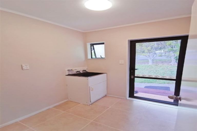 Photo of property in 2/13 Helicon Place, Totara Vale, Auckland, 0629