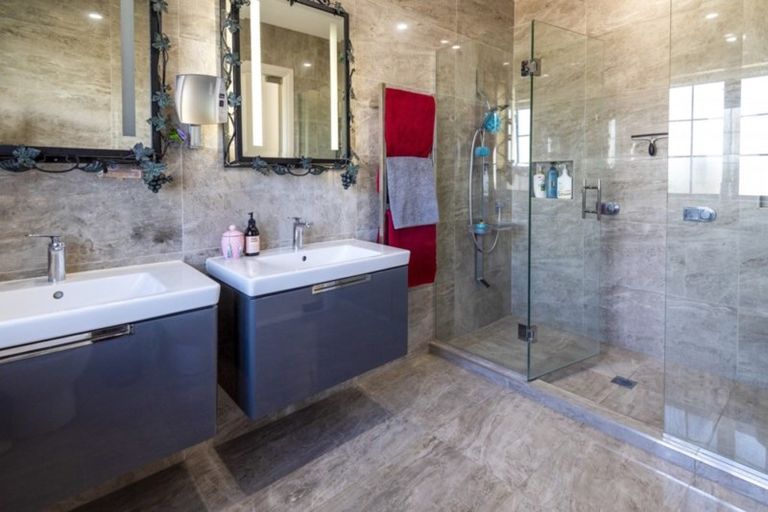 Photo of property in 32 Brownhill Road, Whitford, Manurewa, 2576