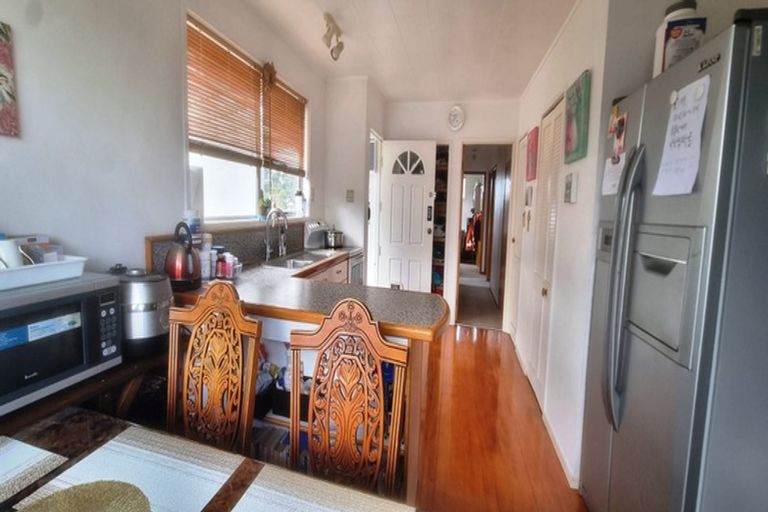 Photo of property in 14 Vina Place, Massey, Auckland, 0614