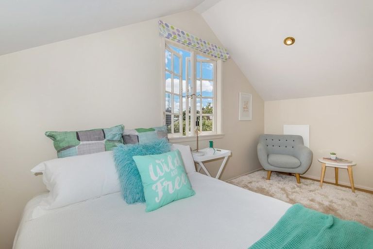 Photo of property in 1/28 Beach Road, Castor Bay, Auckland, 0620