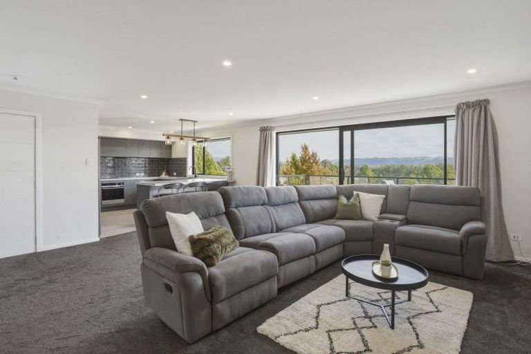 Photo of property in 21 Braeside, Kinmont Park, Mosgiel, 9024