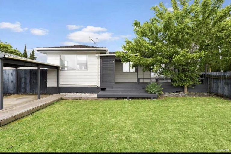 Photo of property in 4 Glennandrew Drive, Half Moon Bay, Auckland, 2012