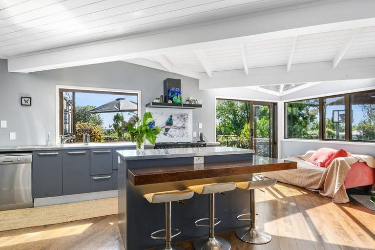 Photo of property in 412 Taupaki Road, Kumeu, 0892