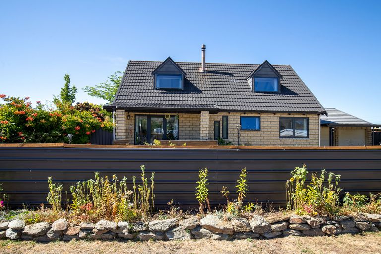 Photo of property in 17 Dunstan Street, Clyde, 9330