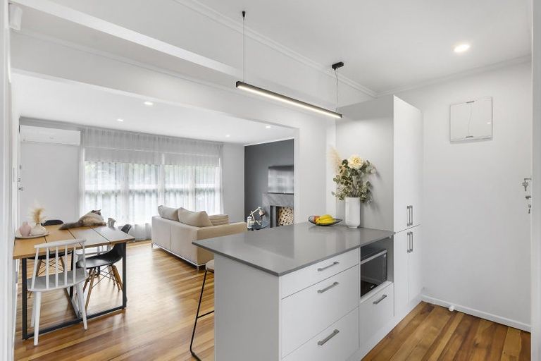 Photo of property in 1/60 Hillcrest Avenue, Hillcrest, Auckland, 0627