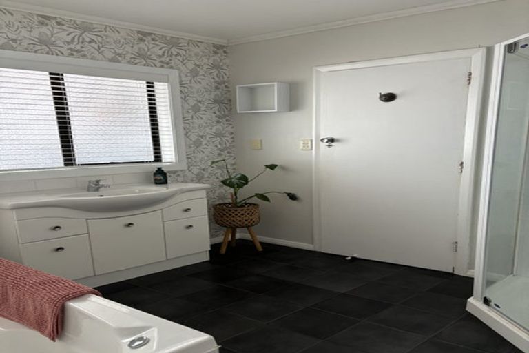 Photo of property in 127 Upper Fitzherbert Road, Wainuiomata, 5373