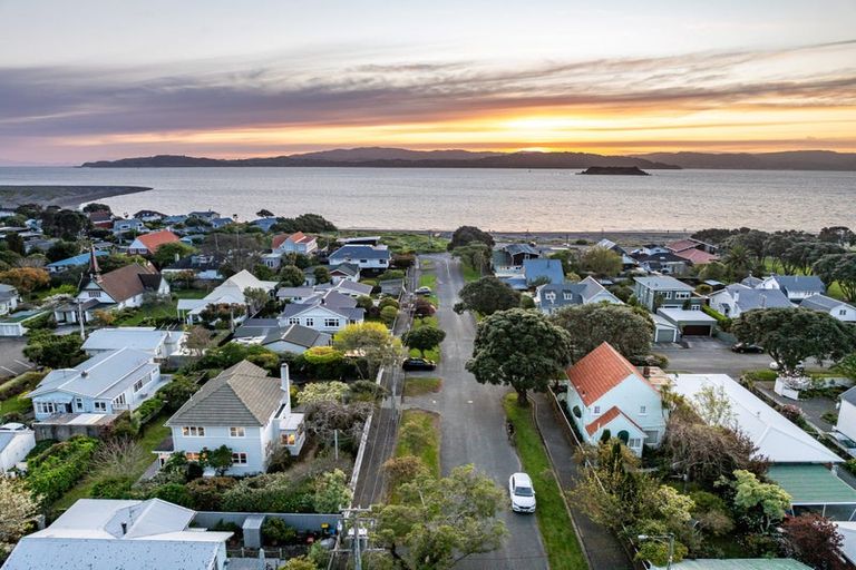 Photo of property in 9 Karamu Street, Eastbourne, Lower Hutt, 5013