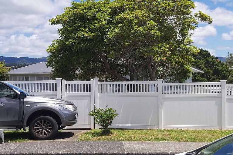 Photo of property in 4 Gregg Place, Sunnyvale, Auckland, 0612