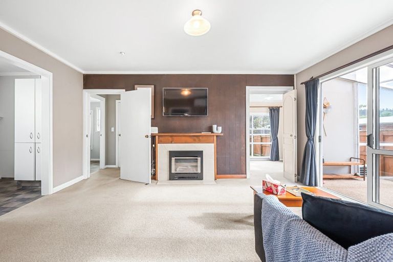 Photo of property in 352 Stokes Valley Road, Stokes Valley, Lower Hutt, 5019