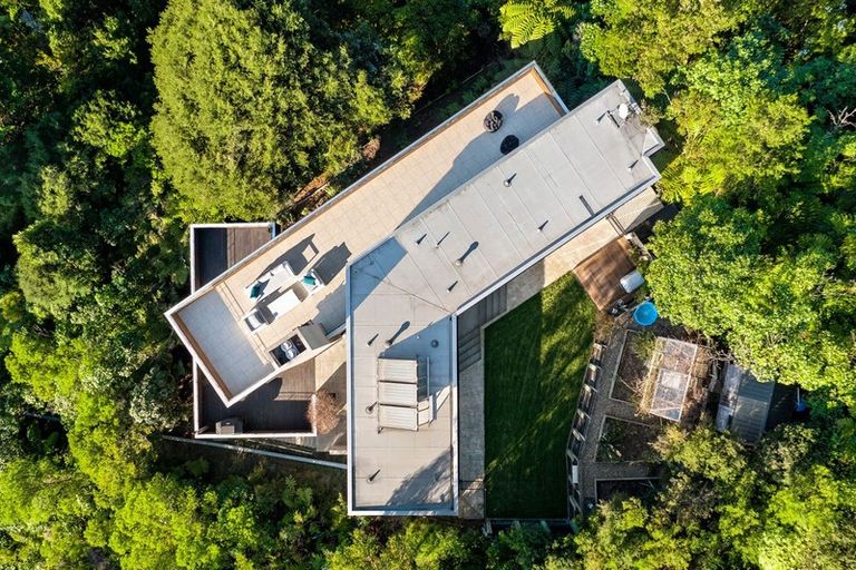 Photo of property in 6a Francis Bell Grove, Lowry Bay, Lower Hutt, 5013